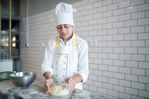 Welche Farbpaletten sind ideal für eine moderne Bar?